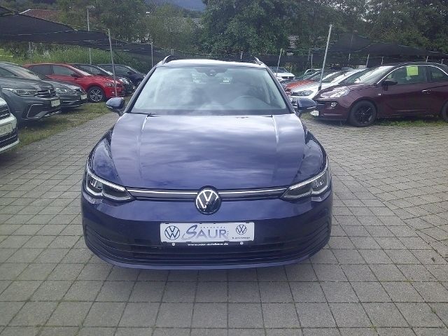 Gebraucht VW Golf VIII Life 110 PS (80 kW) 2023 Atlantik blue metallic Kombi