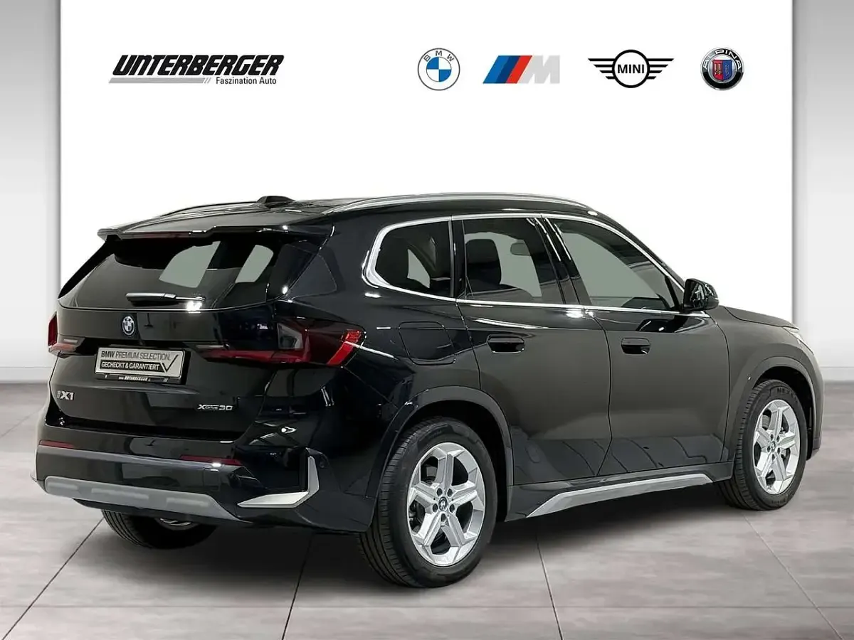 Gebraucht BMW iX1 xLine 225 kW (306 PS) 2025 Saphirschwarz SUV