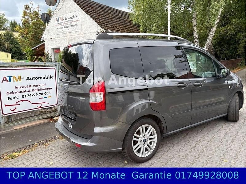 Gebraucht Ford Tourneo Courier Titanium 101 PS (74 kW) 2018 Grau Van / Kleinbus