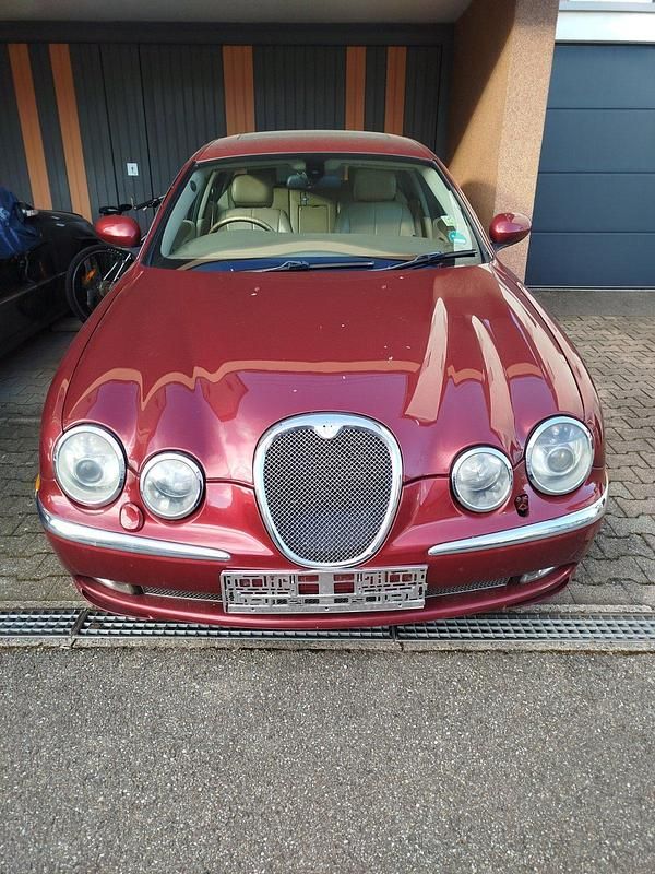 Rot Gebraucht 2003 Jaguar S-Type Executive Limousine | 550 € - Bild 1/4