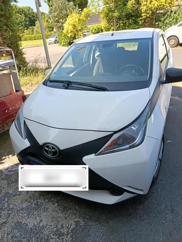 Weiß Gebraucht 2017 Toyota Aygo Kleinwagen | 3.990 € (Guter Preis) - Bild 1/4