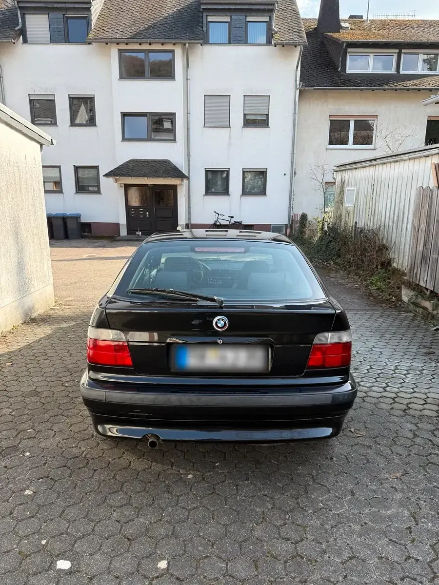 Gebraucht BMW 316 105 PS (77 kW) 2001 Schwarz Coupé
