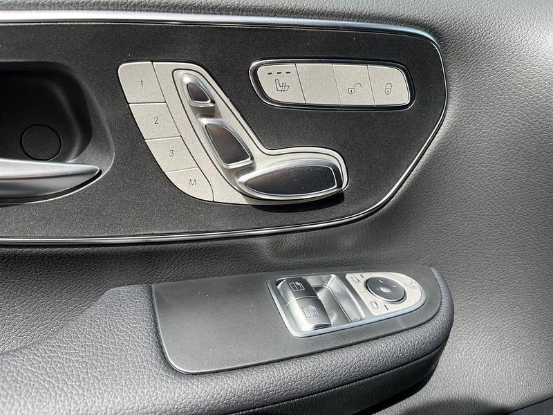 Gebraucht Mercedes EQV300 150 kW (204 PS) 2023 Obsidianschwarz Van / Kleinbus