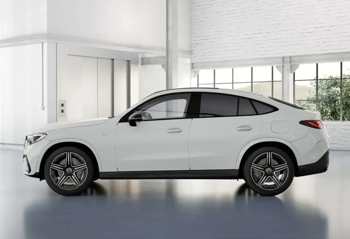 Gebraucht Mercedes GLC300e AMG 197 PS (144 kW) 2025 Weiss unilack polarweiß Coupé