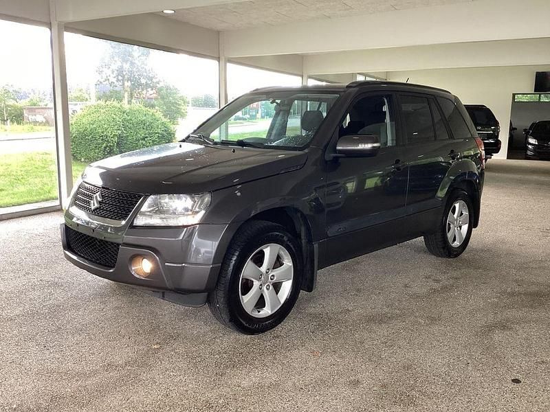 Grau Gebraucht 2010 Suzuki Grand Vitara SUV | 4.999 € - Bild 1/4