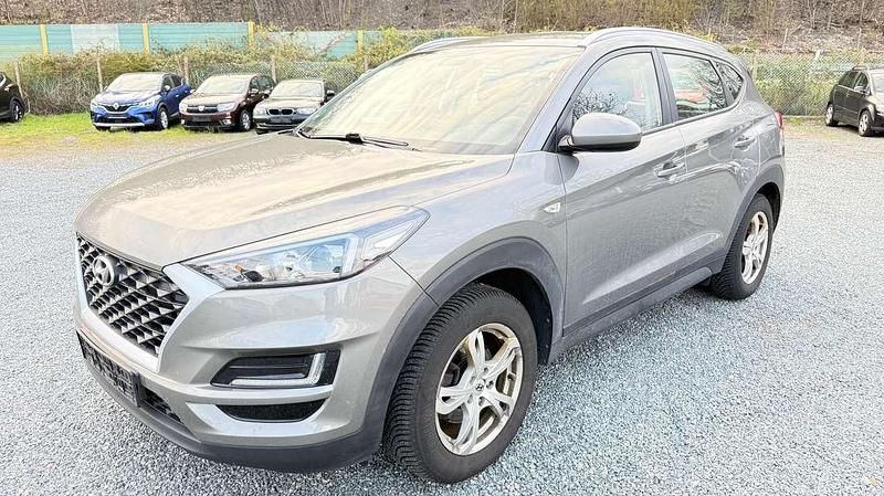 Gebraucht Hyundai Tucson Select 132 PS (97 kW) 2019 Olivine grey / mic SUV