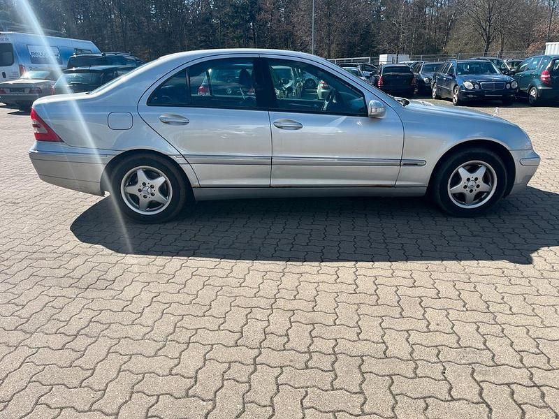 Gebraucht Mercedes C200 Elegance 163 PS (119 kW) 2001 Silber Limousine