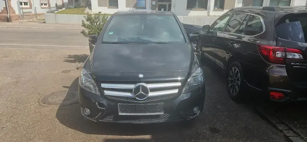 Gebraucht Mercedes B200 156 PS (114 kW) 2011 Schwarz Van / Kleinbus