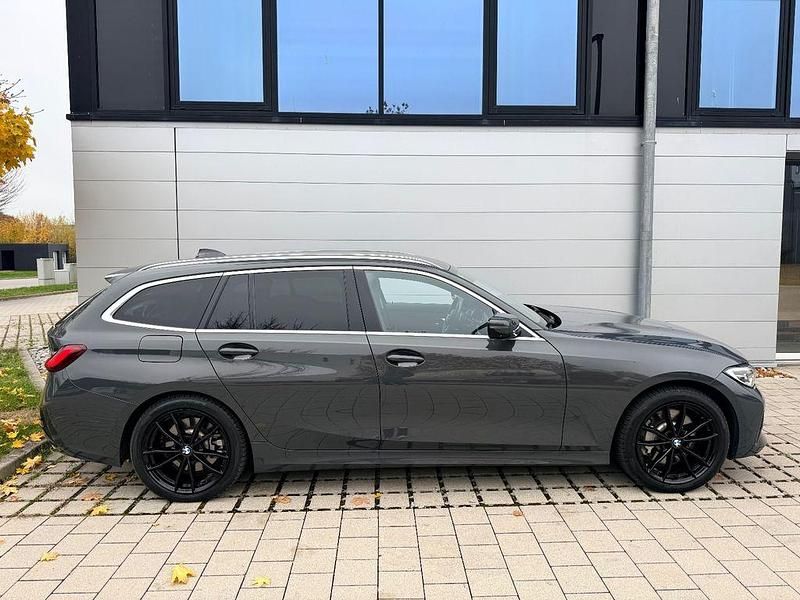 Gebraucht BMW 330e 184 PS (135 kW) 2021 Grau Kombi