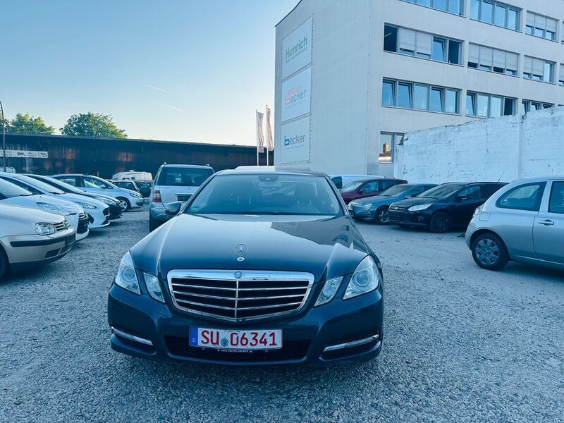 Grau Gebraucht 2011 Mercedes E350 Limousine | 8.499 € (Fairer Preis) - Bild 1/4
