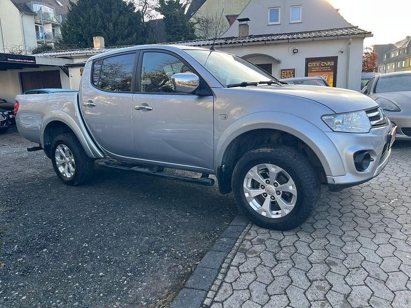 Gebraucht Mitsubishi L 178 PS (130 kW) 2015 Silber SUV