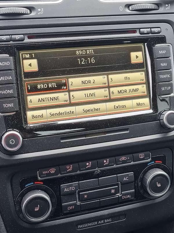 Gebraucht VW Golf Cabriolet Basis 160 PS (117 kW) 2012 Violett Cabrio