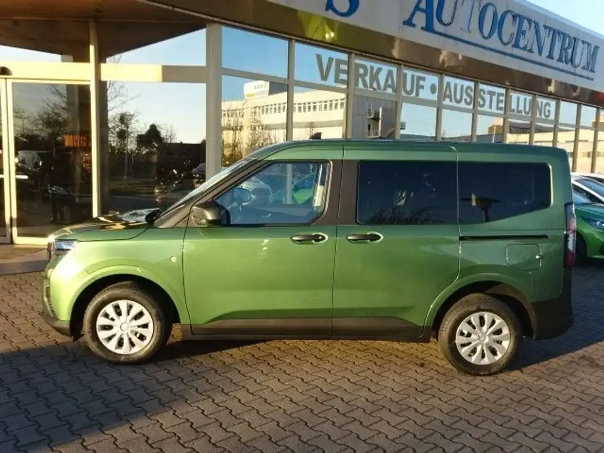 Neu Ford Tourneo Courier Trend 125 PS (91 kW) 2025 Andere Van / Kleinbus