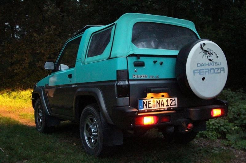Blau Gebraucht 1993 Daihatsu Rocky SUV | 7.200 € - Bild 1/4