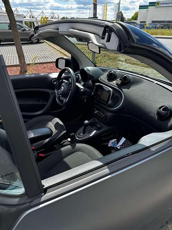 Gebraucht Smart ForTwo Cabrio Basis 71 PS (52 kW) 2019 Schwarz Cabrio