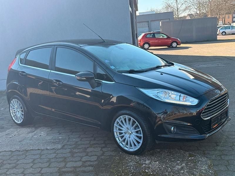 Gebraucht Ford Fiesta 101 PS (74 kW) 2015 Schwarz Limousine