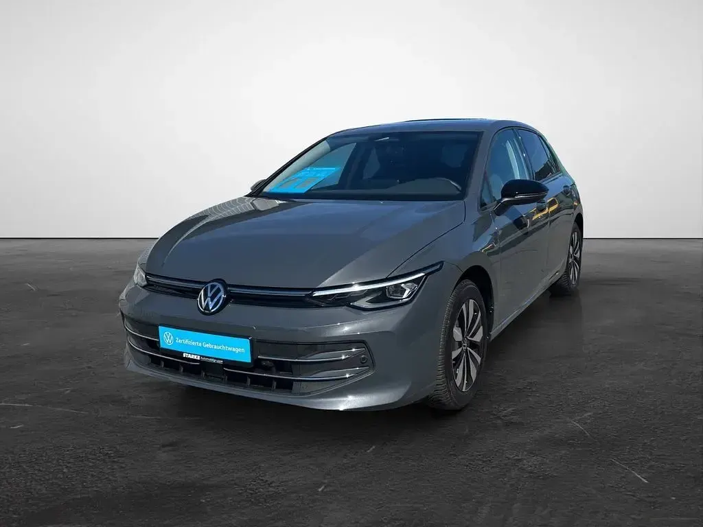 Gebraucht VW Golf VIII Goal 150 PS (110 kW) 2024 Oryxweiß perlmutteffekt Limousine