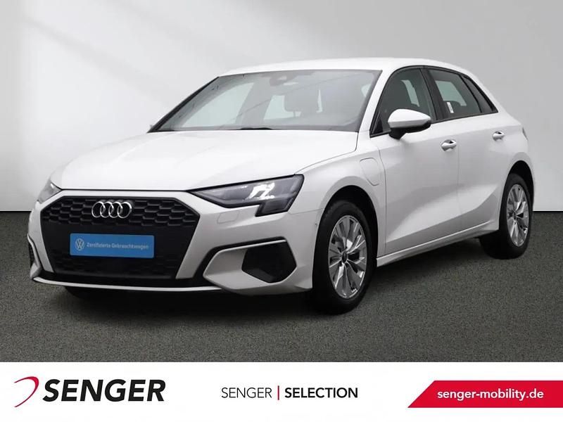 Weiß Gebraucht 2022 Audi A3 Sportback e-tron Kleinwagen | 23.480 € (Superpreis) - Bild 1/1