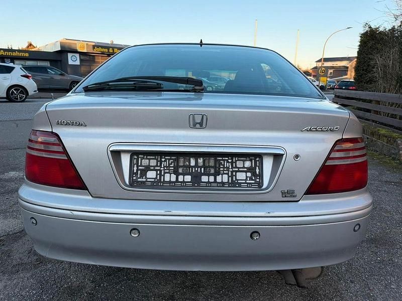Gebraucht Honda Accord 136 PS (100 kW) 2000 Grau Limousine