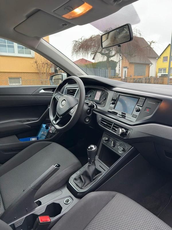 Gebraucht VW Polo 65 PS (47 kW) 2017 Weiß Kleinwagen