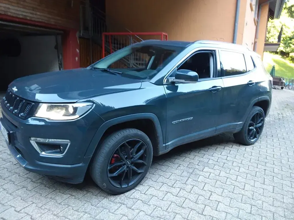 Gebraucht Jeep Compass Limited 170 PS (125 kW) 2018 Grau SUV