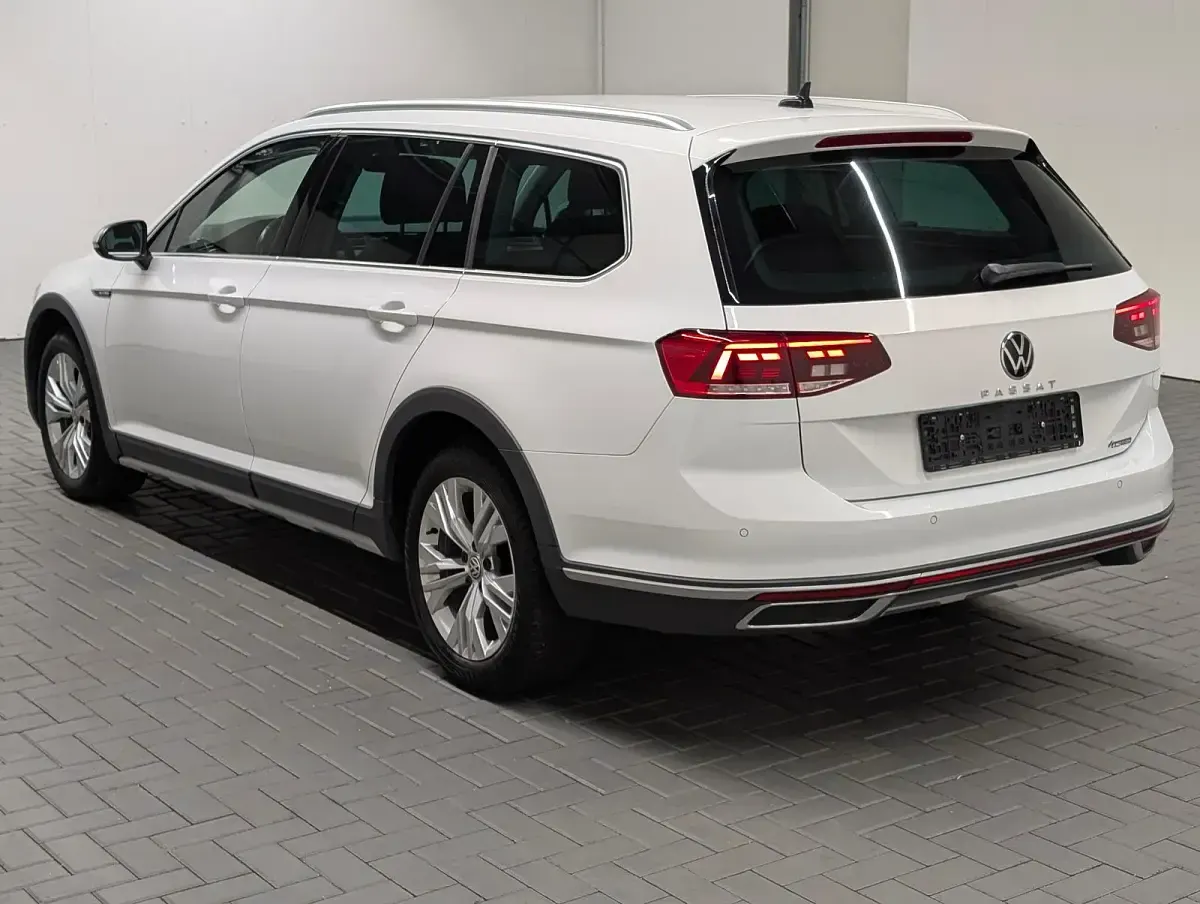Gebraucht VW Passat Alltrack 200 PS (147 kW) 2021 Pure white Kombi