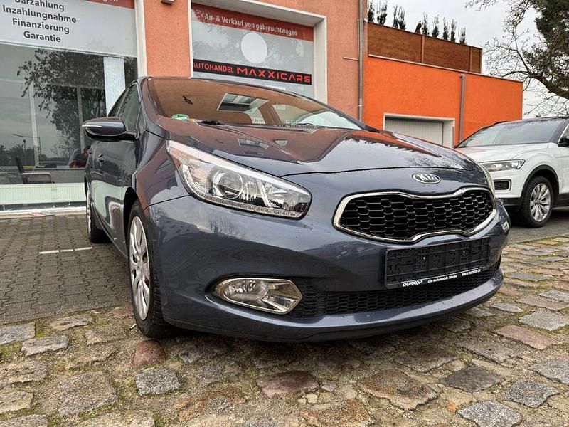 Gebraucht Kia Ceed Vision 135 PS (99 kW) 2012 Blau Kleinwagen