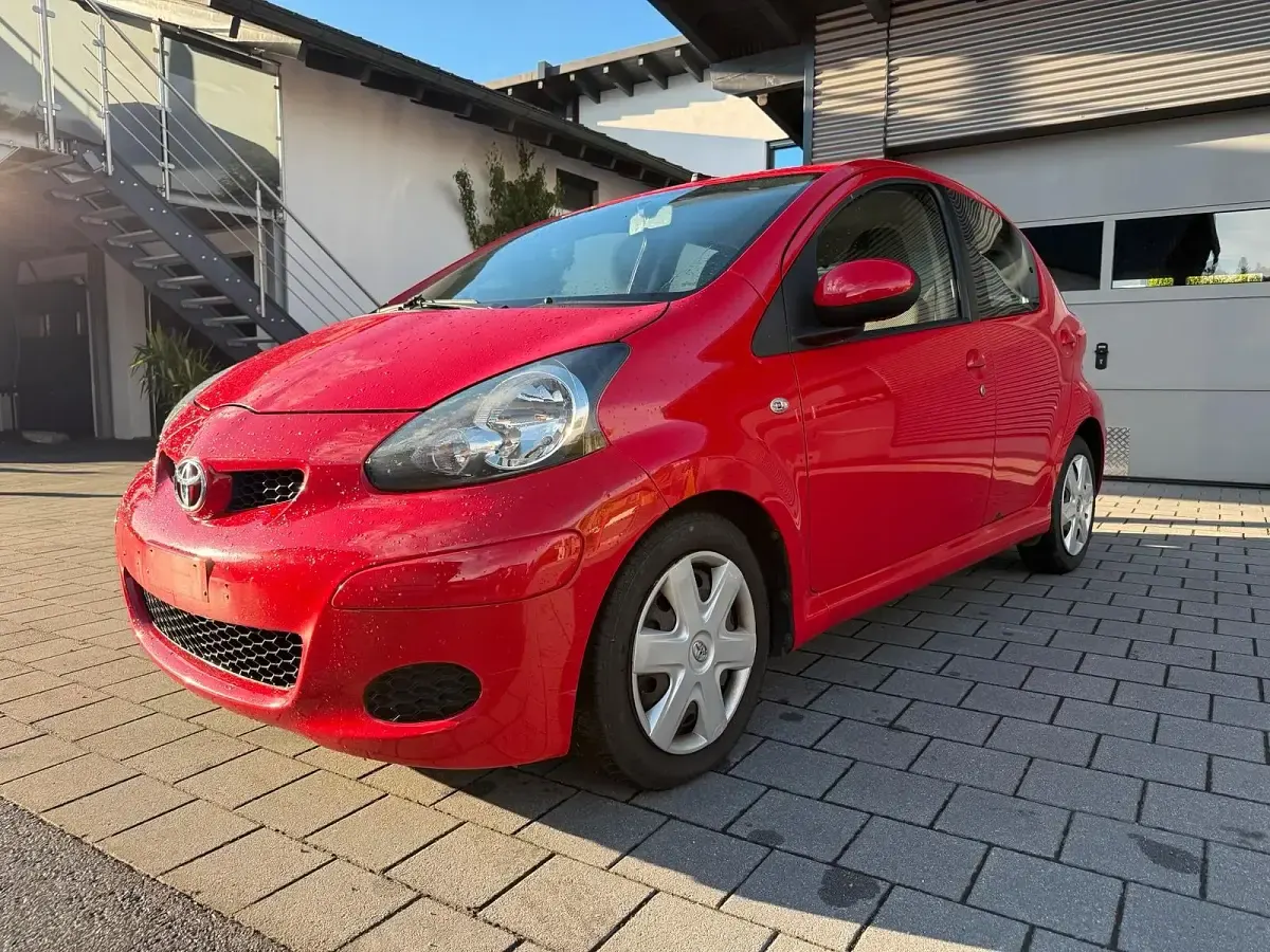 Gebraucht Toyota Aygo 68 PS (50 kW) 2009 Rot Kleinwagen