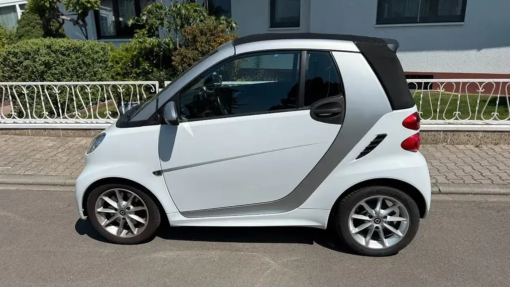 Gebraucht Smart ForTwo Cabrio Passion 71 PS (52 kW) 2012 Weiß Cabrio