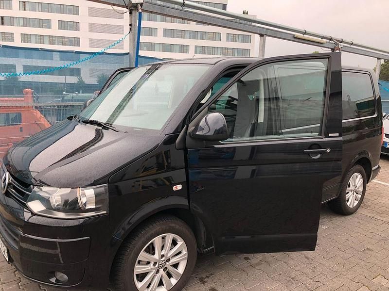 Schwarz Gebraucht 2012 VW T5 Match Van | 19.999 € (Teuer) - Bild 1/4