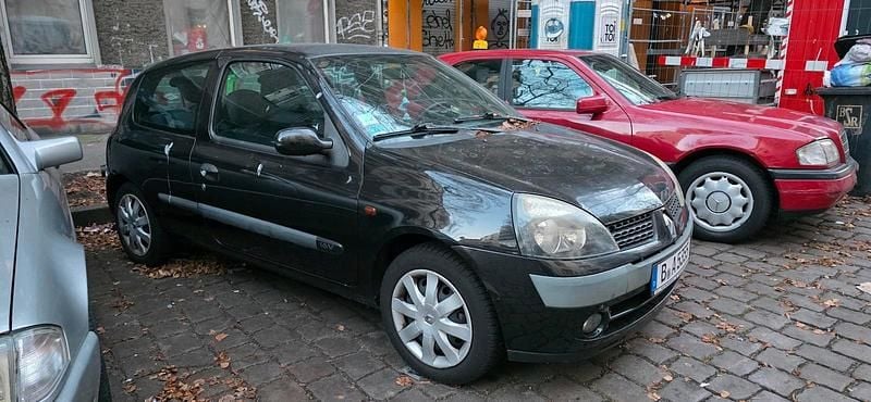 Gebraucht Renault Clio II 75 PS (55 kW) 2002 Schwarz Kleinwagen