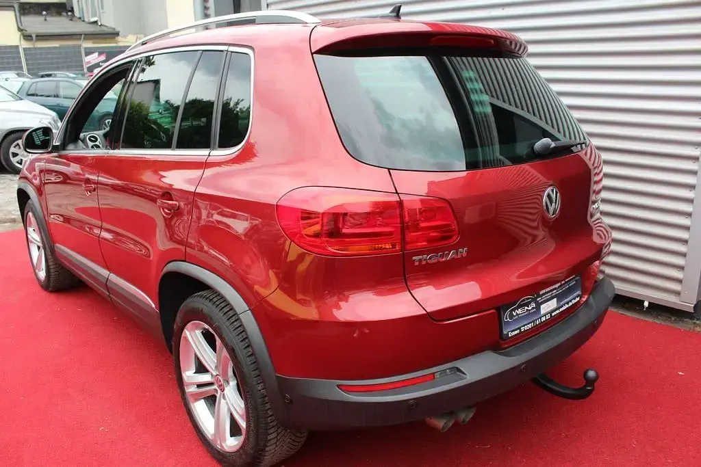 Gebraucht VW Tiguan LOUNGE 150 PS (110 kW) 2016 Rot SUV