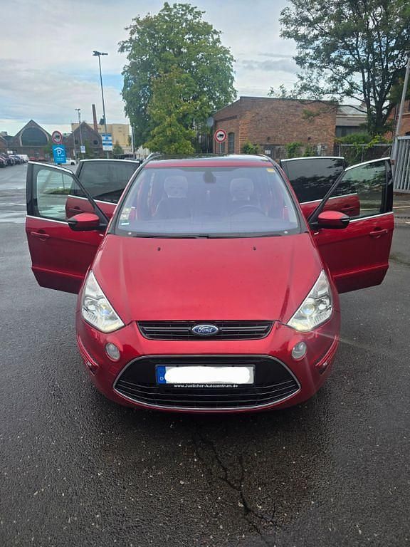 Rot Gebraucht 2014 Ford S-MAX Titanium S Van / Kleinbus | 10.500 € (Etwas zu teuer) - Bild 1/4