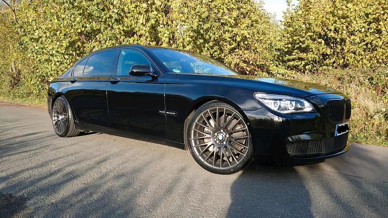 Schwarz Gebraucht 2011 BMW 750L M Sport Limousine | 21.999 € - Bild 1/4