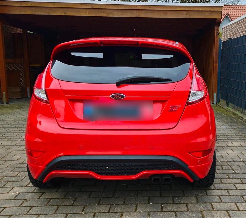 Gebraucht Ford Fiesta ST 182 PS (133 kW) 2015 Rot Kleinwagen