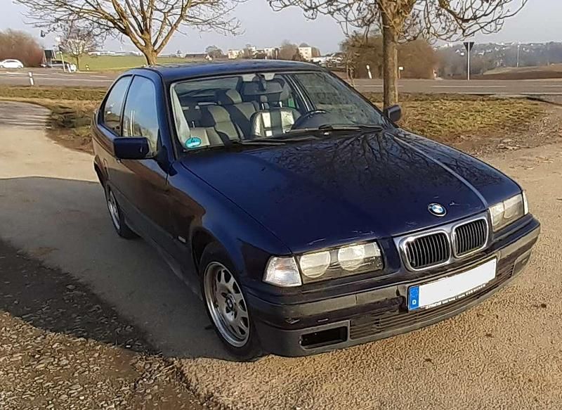 Gebraucht BMW 316 105 PS (77 kW) 1999 Blau Limousine