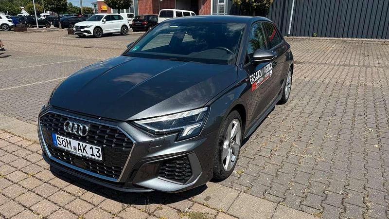 Daytonagrau perleffekt Gebraucht 2023 Audi A3 Sportback S-Line Kleinwagen | 37.175 € - Bild 1/4