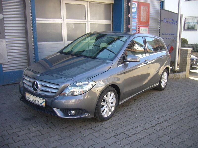 Grau Gebraucht 2013 Mercedes B200 Van / Kleinbus | 12.999 € (Fairer Preis) - Bild 1/4