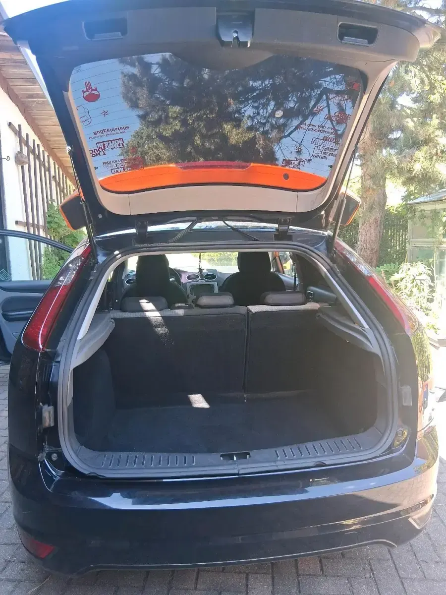 Gebraucht Ford Focus 101 PS (74 kW) 2010 Schwarz Limousine