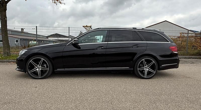 Gebraucht Mercedes E220 Avantgarde 170 PS (125 kW) 2014 Schwarz Kombi