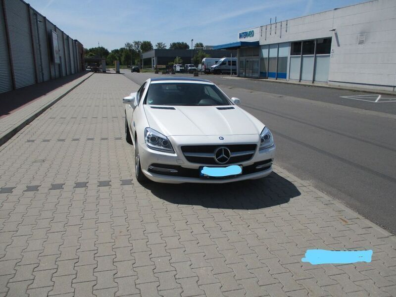 Weiß Gebraucht 2012 Mercedes SLK350 Cabrio | 22.800 € (Fairer Preis) - Bild 1/4