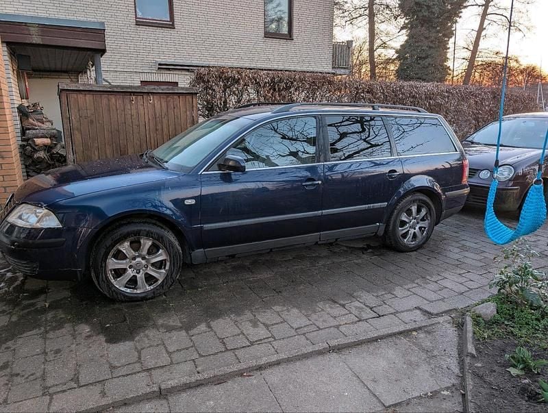 Gebraucht VW Passat 105 PS (77 kW) 2001 Blau Kombi