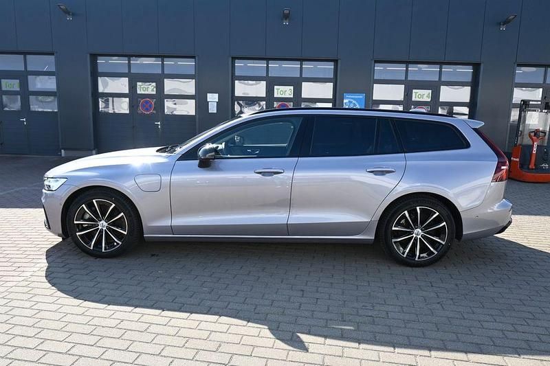 Gebraucht Volvo V60 Plus 349 PS (256 kW) 2025 Silber Kombi