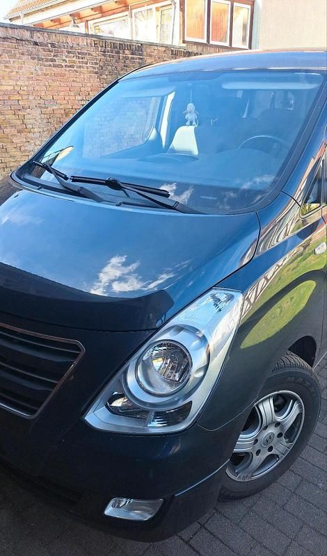 Gebraucht Hyundai H-1 170 PS (125 kW) 2017 Grau Van / Kleinbus