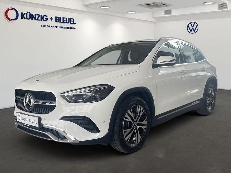Weiß Gebraucht 2024 Mercedes GLA180 Progressive SUV | 33.840 € (Superpreis) - Bild 1/4