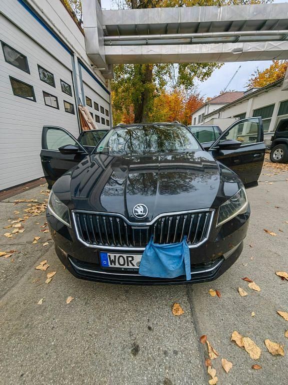 Gebraucht Skoda Superb Style 150 PS (110 kW) 2018 Schwarz Kombi