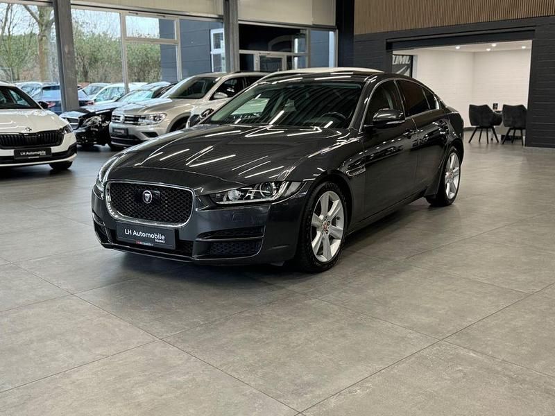 Gebraucht Jaguar XE Prestige 179 PS (131 kW) 2016 Grau Limousine