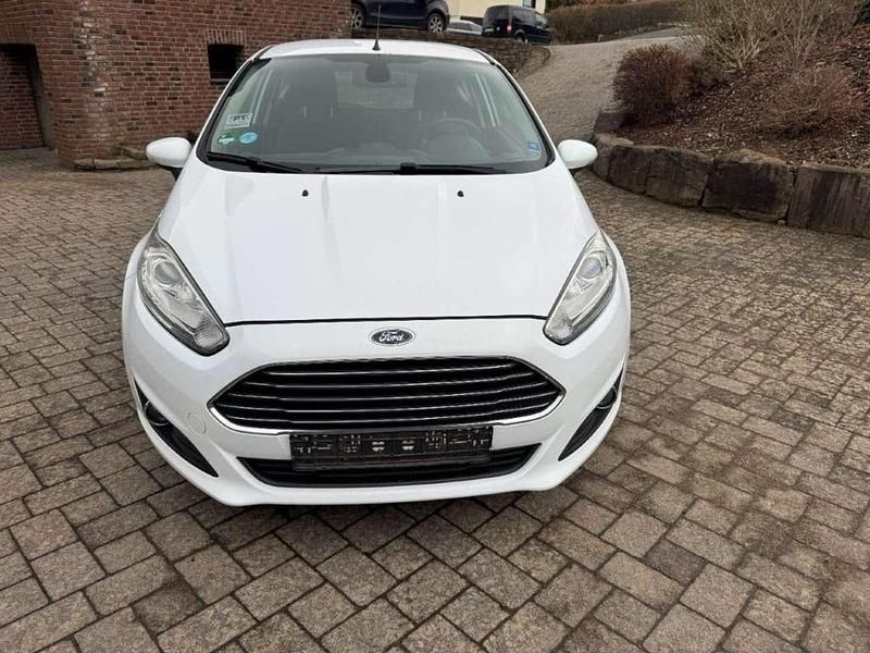 Gebraucht Ford Fiesta Titanium 95 PS (69 kW) 2014 Weiß Limousine