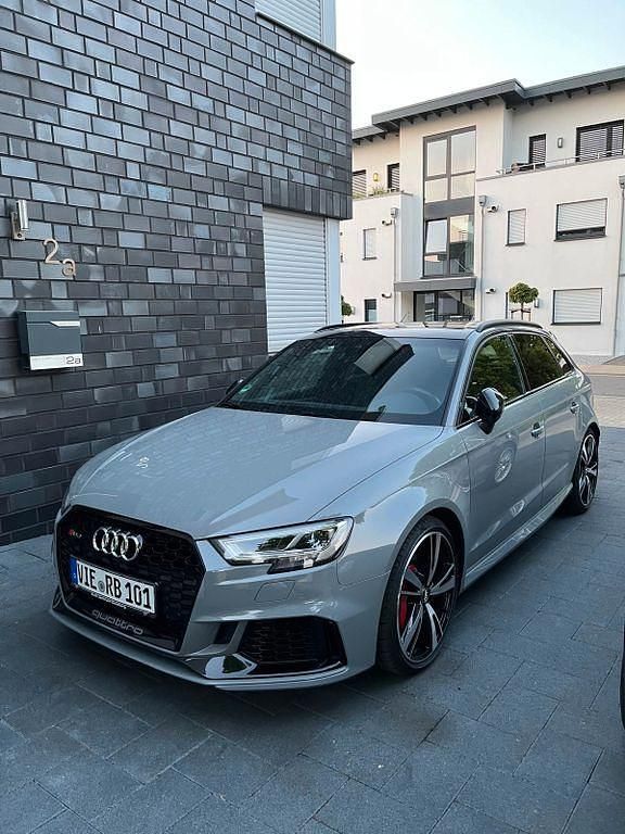 Grau Gebraucht 2018 Audi RS3 Comfort Kleinwagen | 39.000 € (Fairer Preis) - Bild 1/4