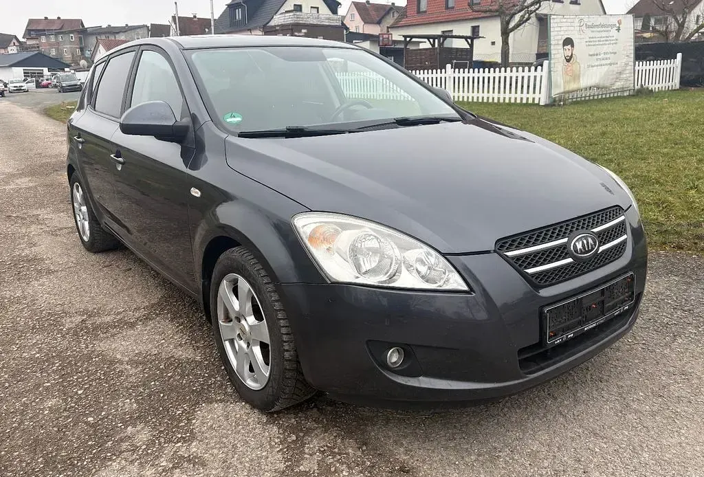 Gebraucht Kia Ceed 116 PS (85 kW) 2008 Grau Kleinwagen